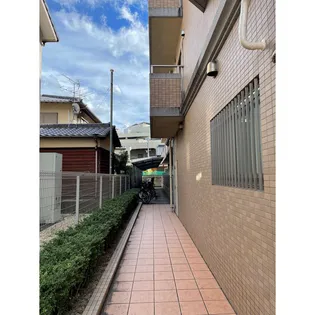 アンバーサルM【2階】の外観