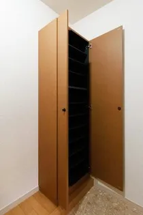 パインコート【1階】の玄関