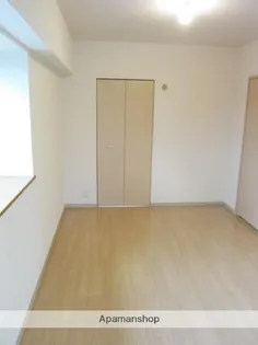 エレガントヴェルス【2階】の居間