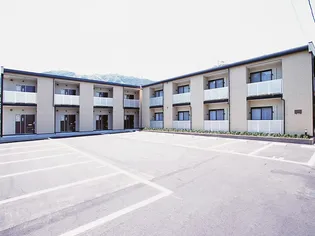 レオパレスカーサベルデ油山【1階】の外観