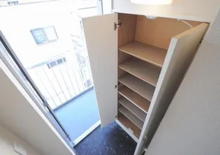 レオパレスモンペール【3階】の玄関