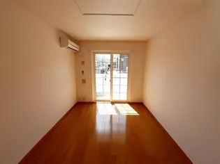 シャトール・タカⅠ【1階】の居間