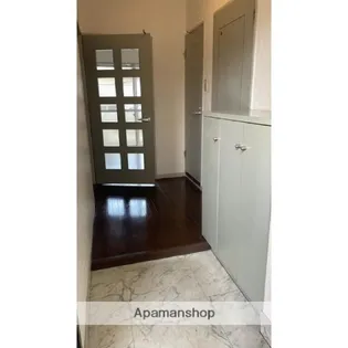 メゾンドール桜坂【2階】の玄関