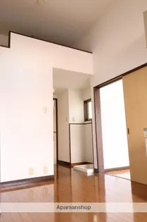 ベルクハイム【1階】の居間