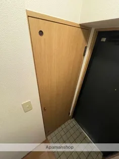 エステートモア祇園【4階】の玄関