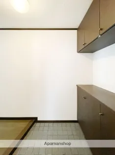 平尾フェニックスマンション【8階】の玄関