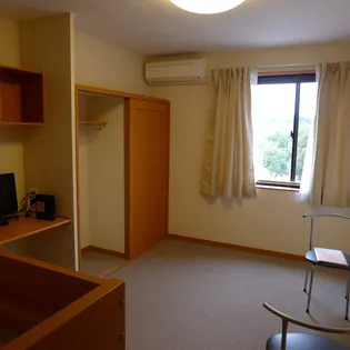 レオパレスKASAMATU【1階】の居間