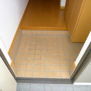 シャン・ド・フルールB【2階】の玄関