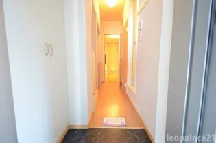 レオパレスモンペール【4階】の玄関