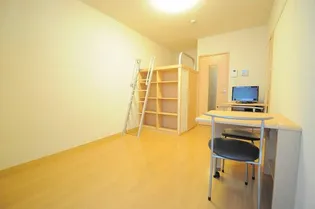 レオパレスモンペール【4階】の居間