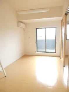 プラドール【2階】の居間