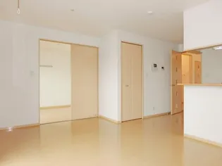 リビングタウン弥生が丘 B棟【1階】の居間