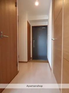 ナウヴィレッジ港【3階】の玄関