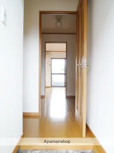 アイビーコート弐番館【1階】の玄関