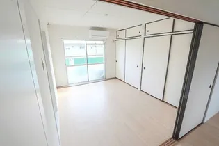 ビレッジハウス磯山2号棟【0305号室】の居間