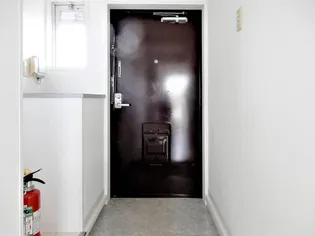 ビレッジハウス四郎丸2号棟【0204号室】の玄関