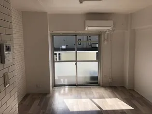 ビレッジハウス高花平3号棟【0110号室】の居間