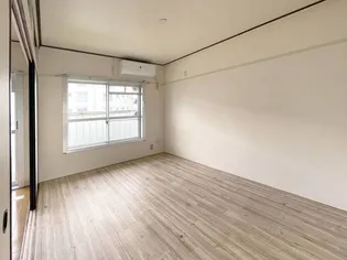 ビレッジハウス笹川11号棟【0304号室】の居間