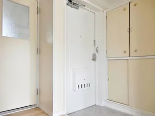 ビレッジハウス梅田4号棟【0406号室】の玄関