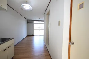 潮見コーポ【103号室】の居間