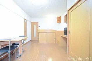 レオパレスLA PORTE’Ⅲ【104号室】の居間