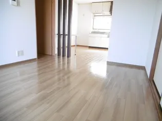 プレジール松岡 A棟【1階】の居間