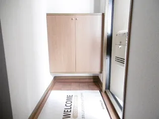 プレジール松岡 A棟【1階】の玄関