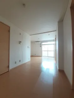 パールグリーン笹原【1階】の居間