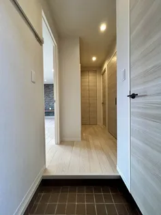 フローラルパレス A棟【1階】の玄関