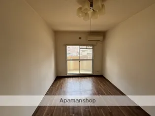 プレアール新大江【205号室】の居間