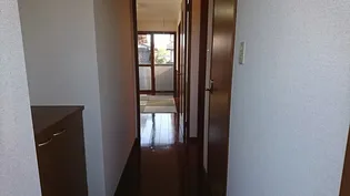 Dモナリエ【2階】の玄関