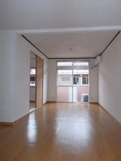 グランドハイツササハラ【2階】の居間