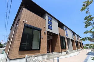 モンフレール三佐【1階】の外観