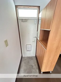 丸久第12コーポ A棟【202号室】の玄関