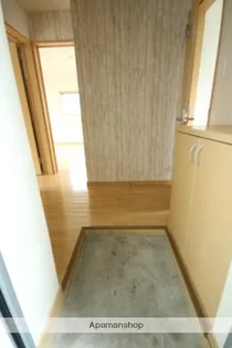 若葉町アパート【102号室】の玄関