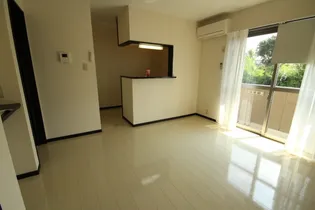 アッシュヒルズⅡ【102号室】の居間