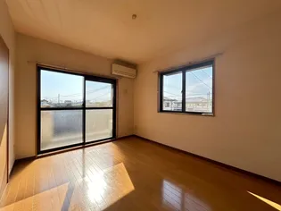 アットフィールド【2階】の居間