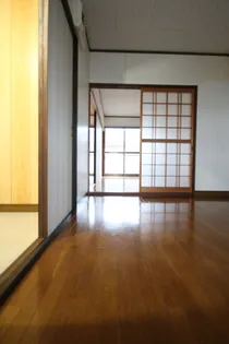 ガーデンR8【1階】の玄関