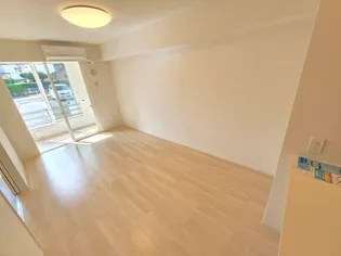 ポライトリー A【1階】の居間