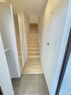 アゼリアガーデン【2階】の玄関