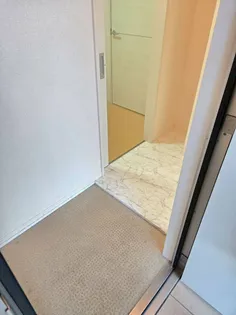 クレセントI【2階】の玄関