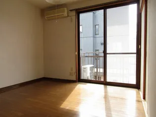 レジデンスカーム【201号室】の居間