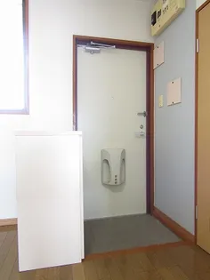 サニーコート仲町【503号室】の玄関