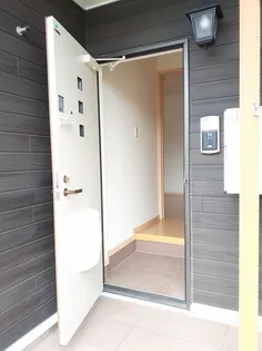 ヴィラ プリムローズ B棟【1階】の玄関