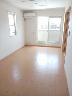 ヴィラ プリムローズ B棟【2階】の居間