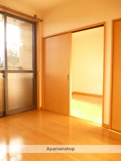 ウエストタウンⅡ【206号室】の居間