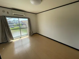 ガーデンHE【205号室】の居間