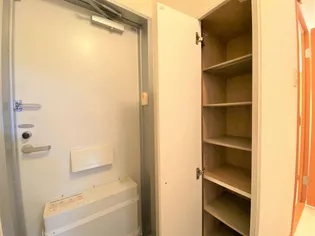 レオパレスMOON【202号室】の玄関