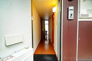 レオパレスリリエンベルグ【1階】の玄関