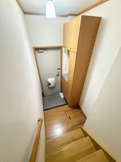 ベル・フィオーレ A棟【2階】の玄関